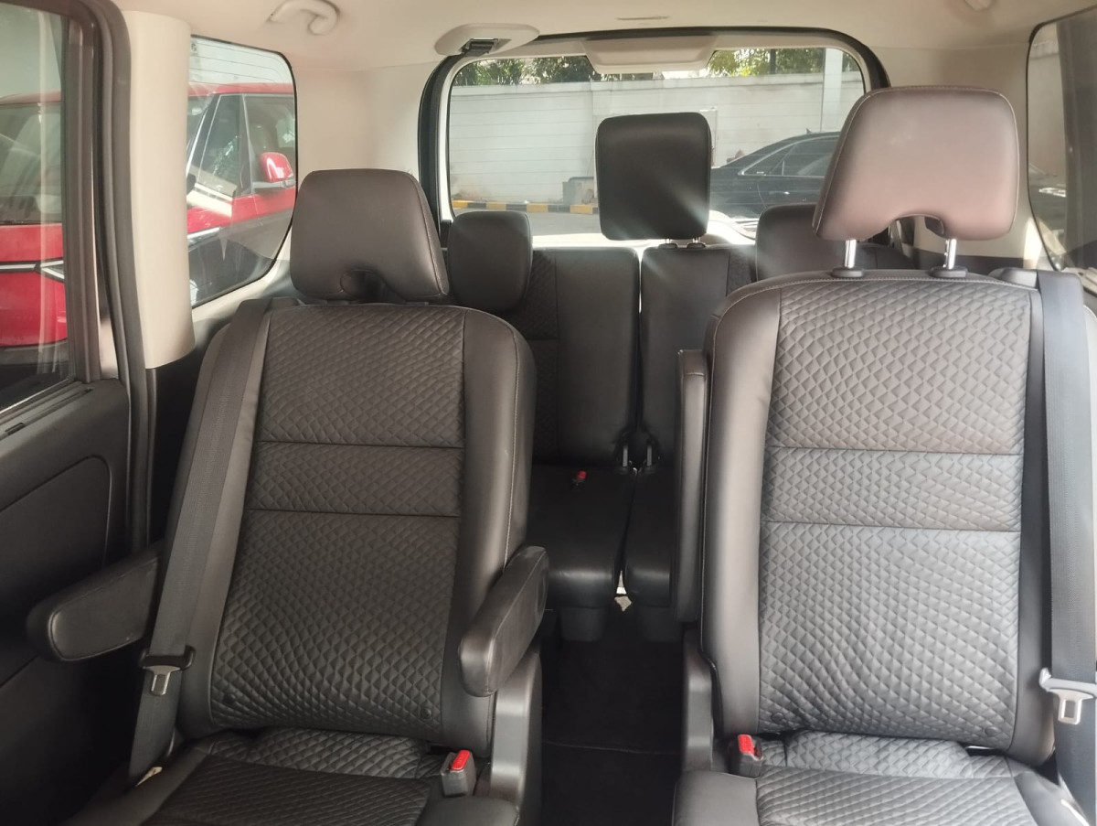 NISSAN  SERENA  HIGWAY STAR 2.0