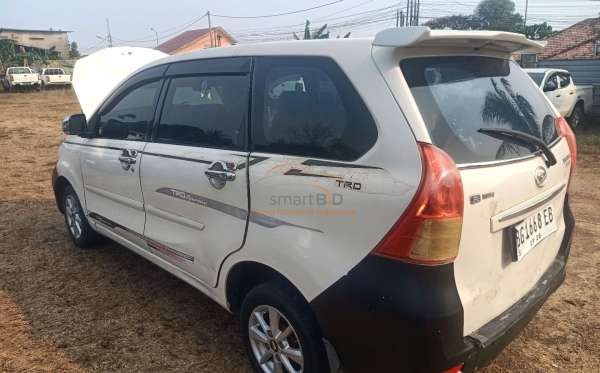 DAIHATSU  XENIA