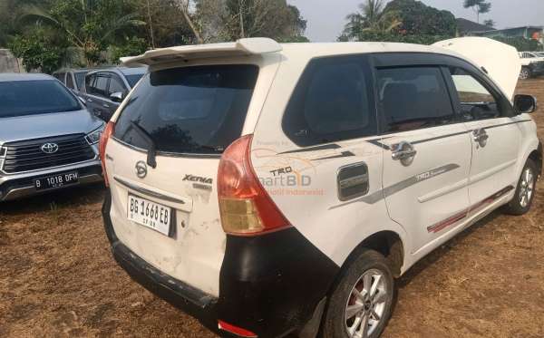 DAIHATSU  XENIA