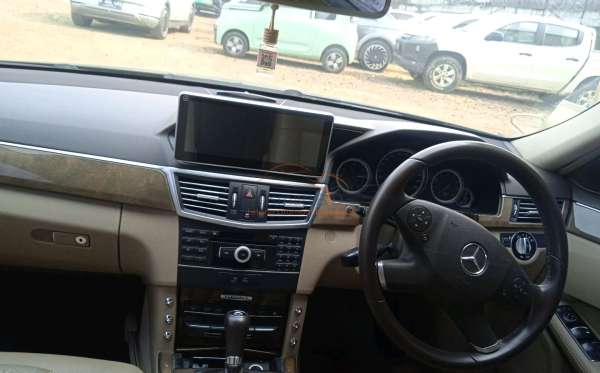 MERCEDES BENZ E 250 CGI