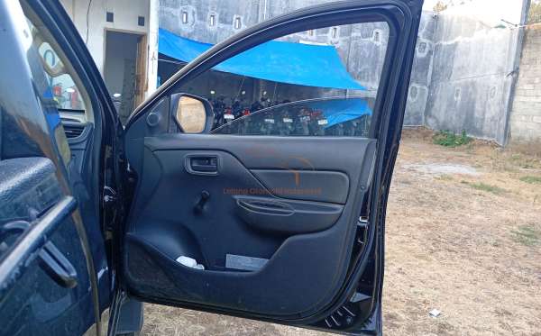 MITSUBISHI TRITON 2.5L SC HDX-L 4X4