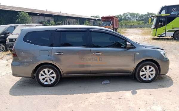 NISSAN GRAND LIVINA 1.5 SV