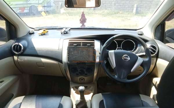 NISSAN GRAND LIVINA 1.5 SV