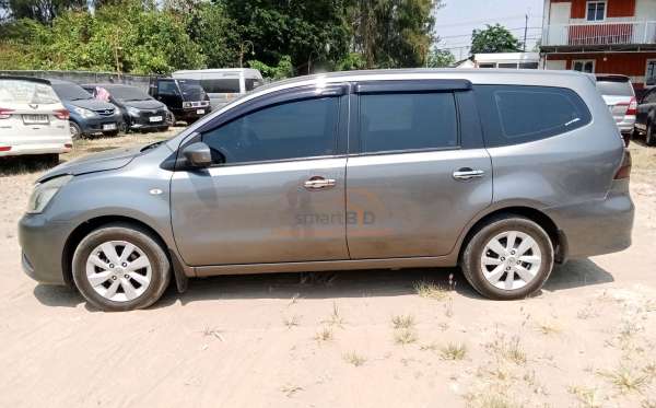 NISSAN GRAND LIVINA 1.5 SV