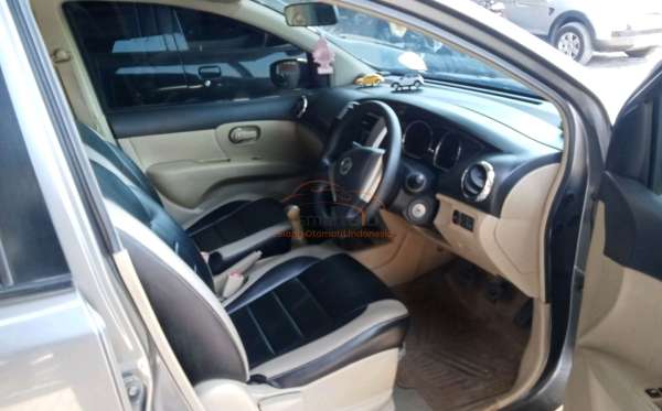 NISSAN GRAND LIVINA 1.5 SV