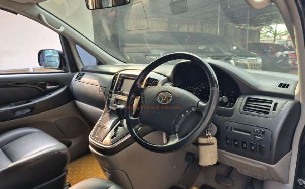 TOYOTA  ALPHARD  2.4 2WD