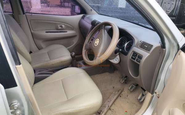 TOYOTA AVANZA