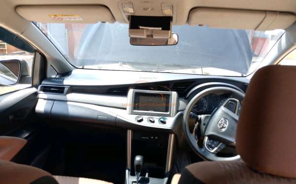 TOYOTA INNOVA G