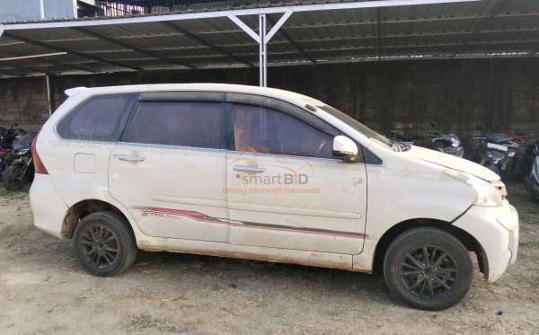 DAIHATSU  XENIA