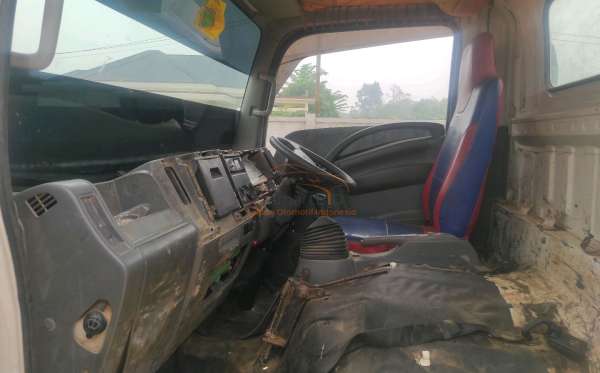 ISUZU  NMR 81U