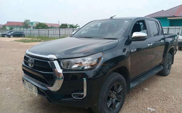 TOYOTA HILUX 2.4G DC 4X4