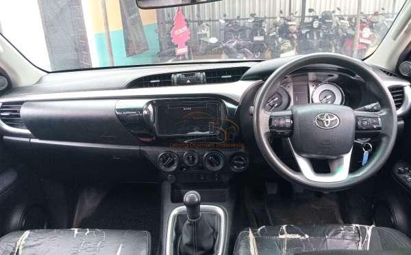TOYOTA HILUX 2.4G DC 4X4