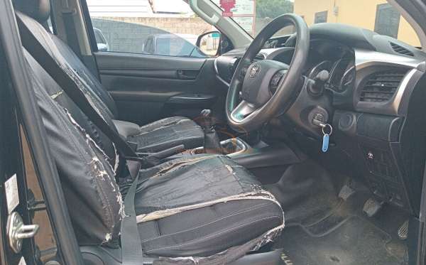 TOYOTA HILUX 2.4G DC 4X4
