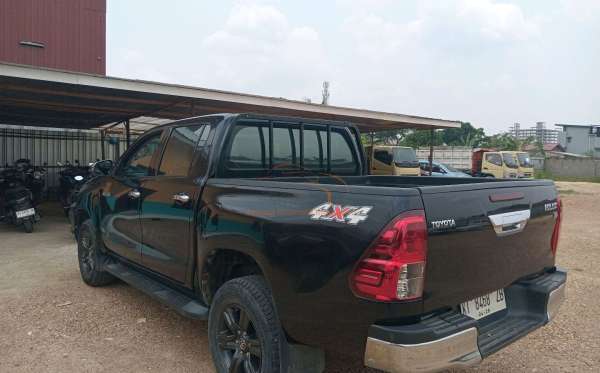 TOYOTA HILUX 2.4G DC 4X4