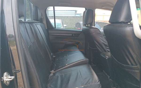 TOYOTA HILUX 2.4G DC 4X4