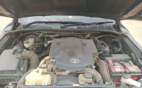 TOYOTA HILUX 2.4G DC 4X4