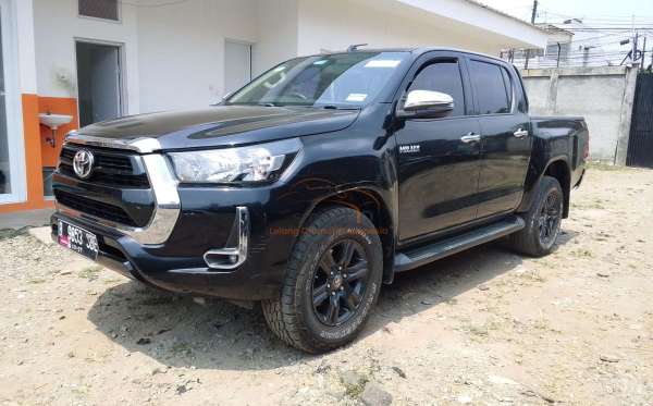 TOYOTA HILUX DOUBLE CABIN