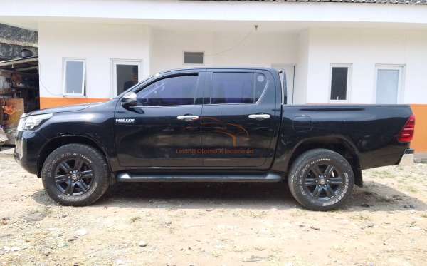 TOYOTA HILUX DOUBLE CABIN