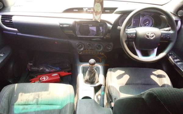 TOYOTA HILUX DOUBLE CABIN