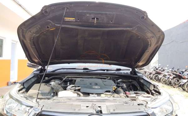 TOYOTA HILUX DOUBLE CABIN