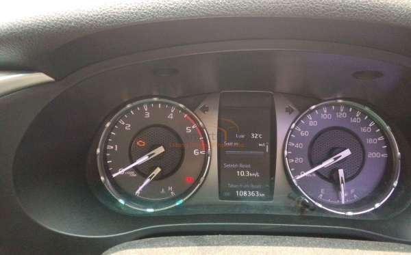 TOYOTA HILUX DOUBLE CABIN