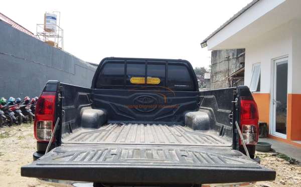 TOYOTA HILUX DOUBLE CABIN