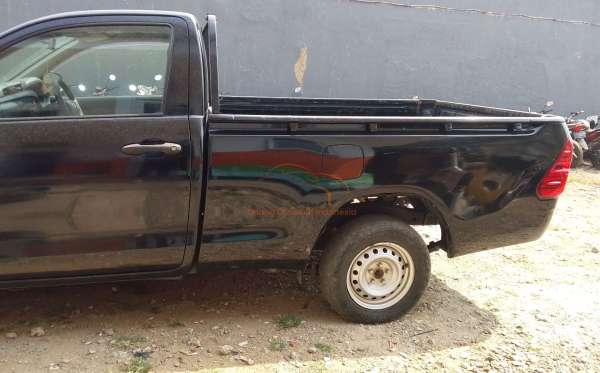TOYOTA  HILUX  PICK UP