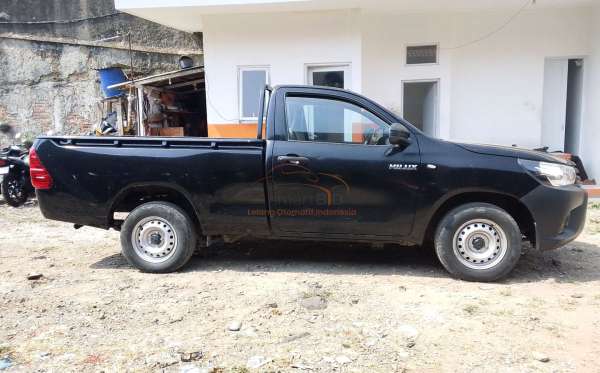 TOYOTA  HILUX  PICK UP