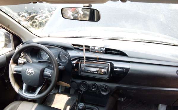 TOYOTA  HILUX  PICK UP