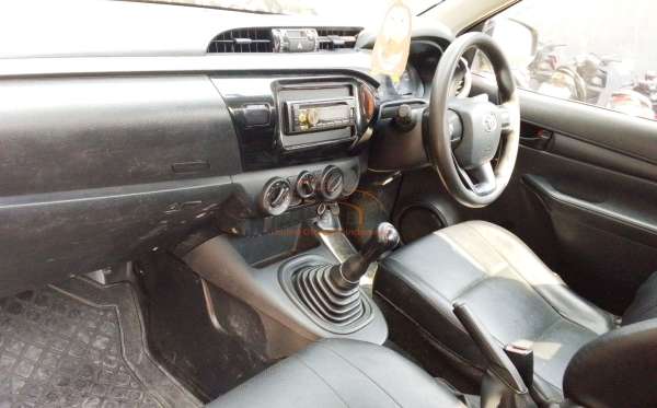 TOYOTA  HILUX  PICK UP