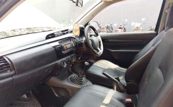 TOYOTA  HILUX  PICK UP