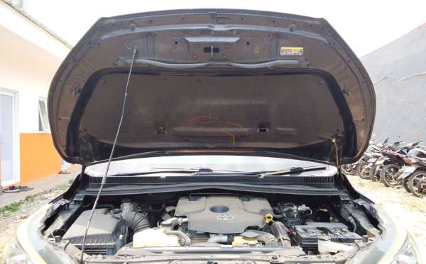TOYOTA INNOVA 2.4 G