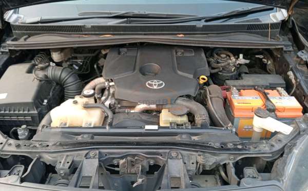 TOYOTA INNOVA 2.4 G