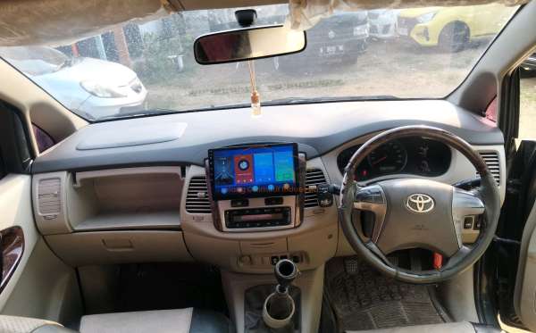 TOYOTA INNOVA