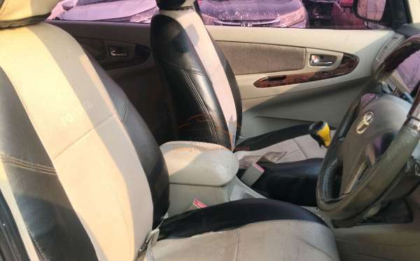 TOYOTA INNOVA