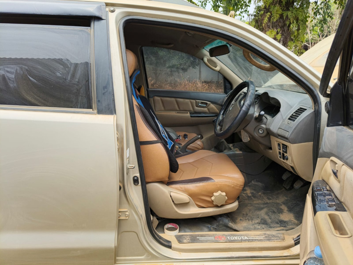 TOYOTA  FORTUNER  G 2.5