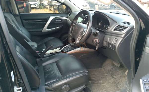 MITSUBISHI PAJERO SPORT 2.5L EXCEED (4X2)
