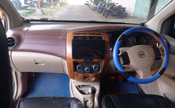 NISSAN LIVINA