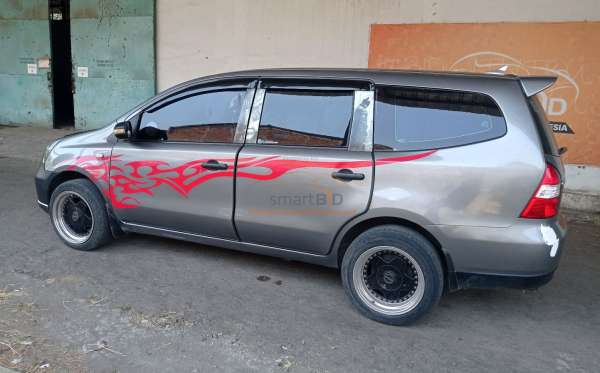 NISSAN LIVINA
