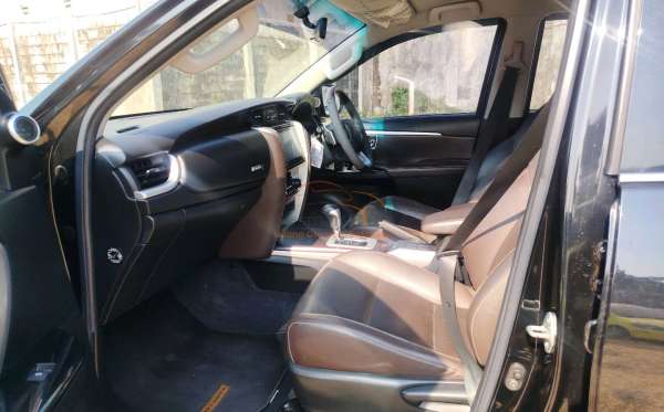 TOYOTA FORTUNER 2.4 VRZ