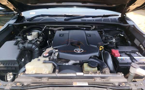 TOYOTA FORTUNER 2.4 VRZ