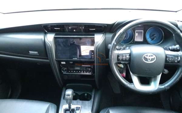 TOYOTA FORTUNER 2.4 VRZ