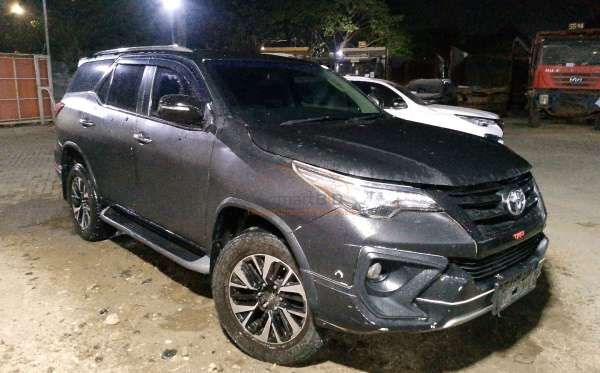 TOYOTA FORTUNER 2.4 VRZ