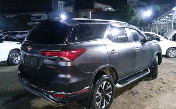 TOYOTA FORTUNER 2.4 VRZ