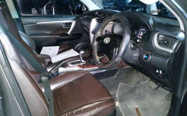 TOYOTA FORTUNER 2.4 VRZ