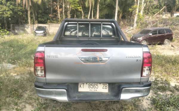 TOYOTA HILUX DOUBLE CABIN