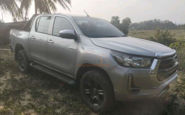 TOYOTA HILUX DOUBLE CABIN