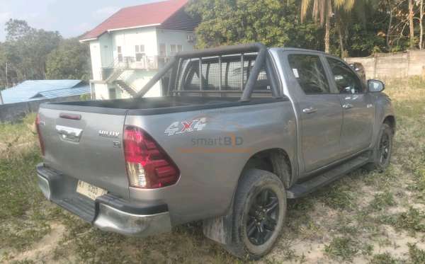 TOYOTA HILUX DOUBLE CABIN