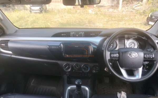 TOYOTA HILUX DOUBLE CABIN