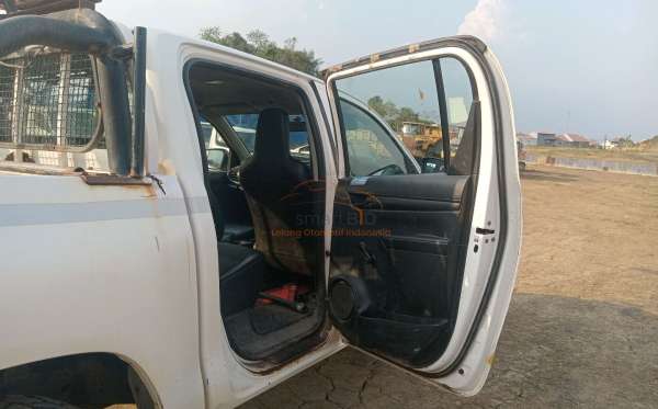 TOYOTA HILUX 2.4 E